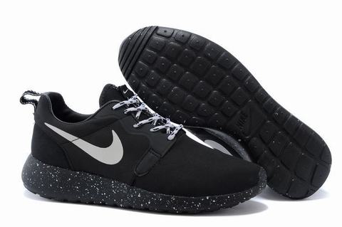 roshe run noire et rouge